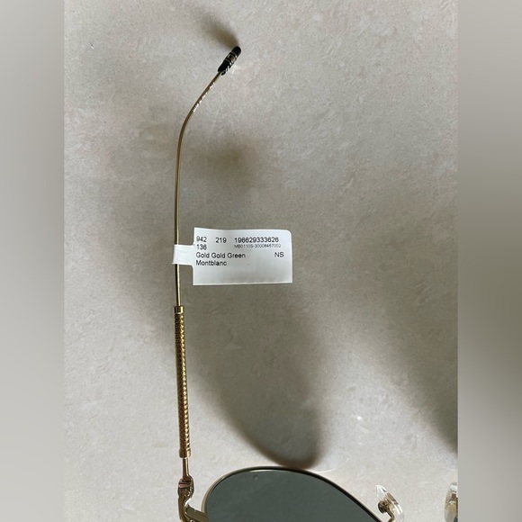 New with case MONTBLANC
61MM Pilot Sunglasses
YELLOW GREEN, One Size - Picture 9 of 17